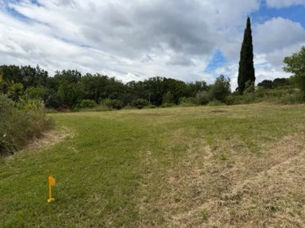 Terrain 484 m²