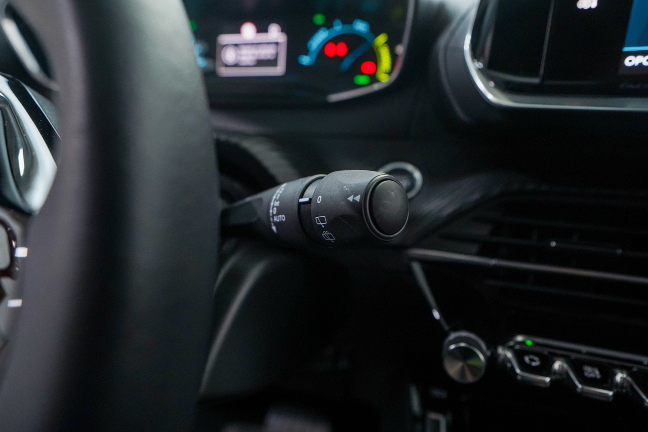 Peugeot 208 — photo 19