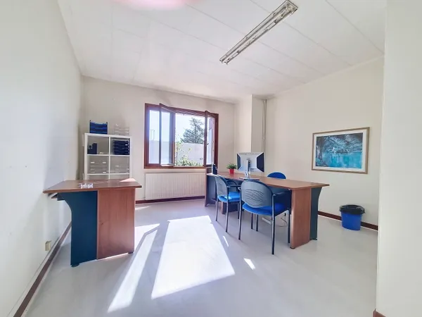 Loue bureau 18m² emplacement commercial de 1ère catégorie