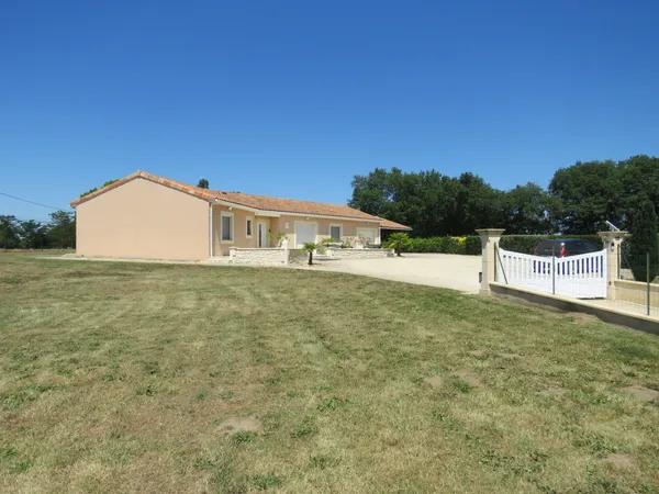 Maison contemporaine (rénovée) (117m2), en plain pied - cons