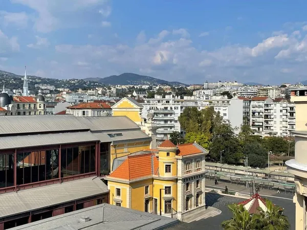 Local commercial 217 m²