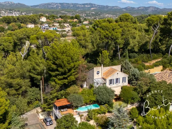 Vends maison - 180 m² - 6 pièces, 4 chambres - Allauch 13190