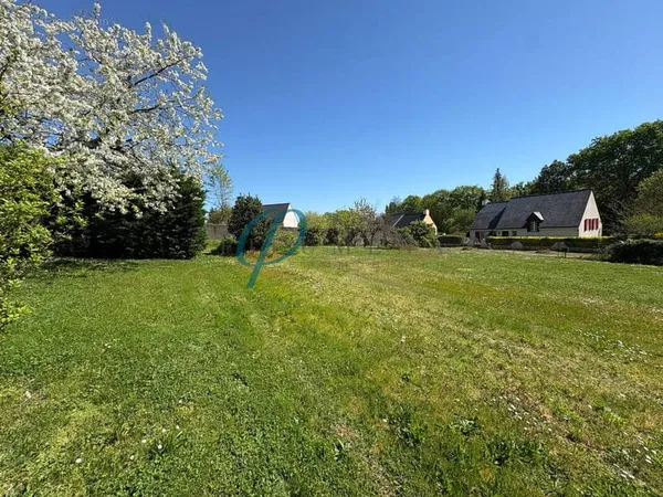 Terrain à bâtir de 432 m2 dans le bourg de Sucé sur Erdre.