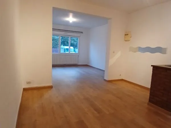 Appartement T3 avec cour privée - 720