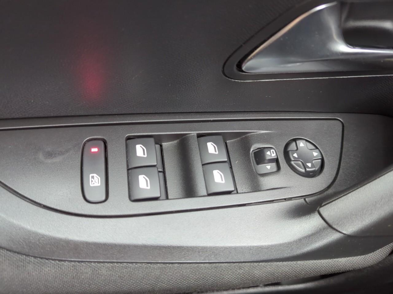 Peugeot 2008 puretech 100 s&s bvm6 active — photo 23