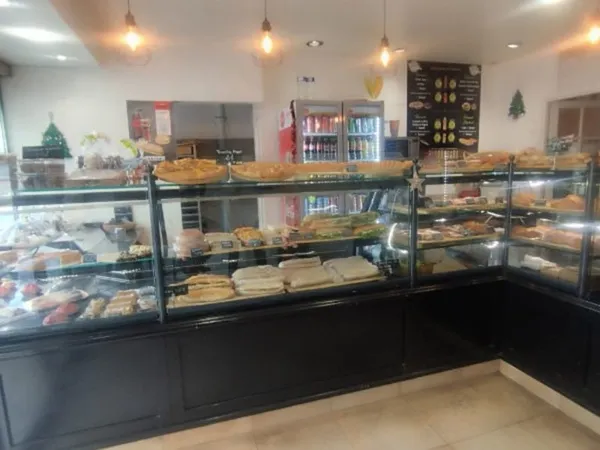 BELLE BOULANGERIE PATISSERIE SNACKING EMPLACEMENT IDEAL PUTEAUX TOUT EQUIPE