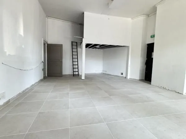 Commerce 57 m²