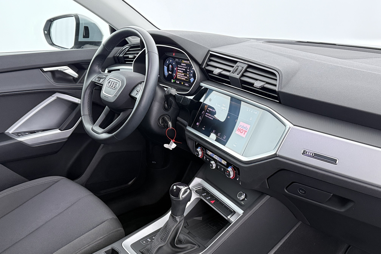 Audi Q3 — photo 13