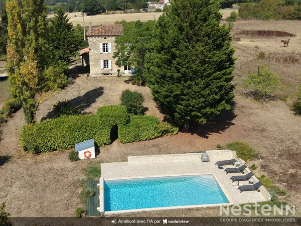 A Vendre ? Propriété en pierre rénovée avec piscine et environ 2 hectares sur la Commune de Moncrabe