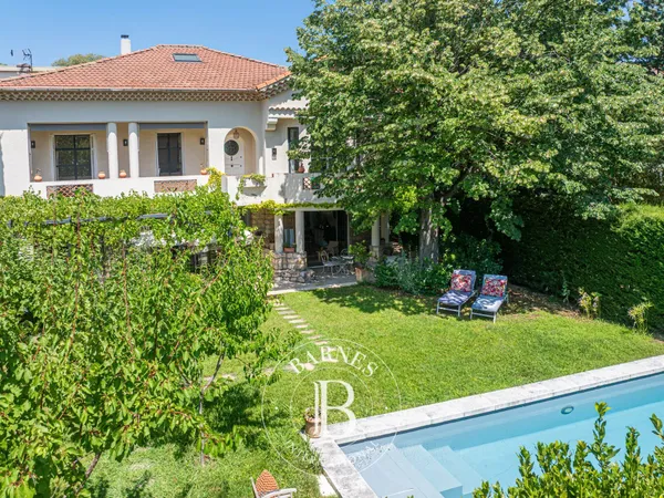 AIX-EN-PROVENCE CENTRE - MAISON ANNÉES 30 RÉNOVÉE - 416 M² - 4 SUITES - JARDIN 885 M² - PISCINE - ST
