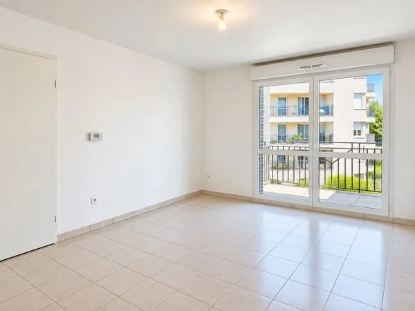 EXCLUSIVITE - 2 PIECES RECENT AVEC BALCON ET PARKING SOUS-SOL