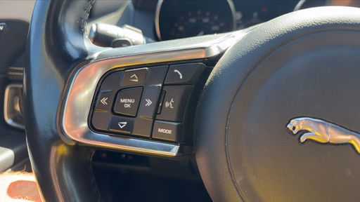 Jaguar XE 2.0 D - 180 CH AWD BVA8 - R-Sport – 2017 – 106953 km – Diesel – Boîte Automatique — photo 45