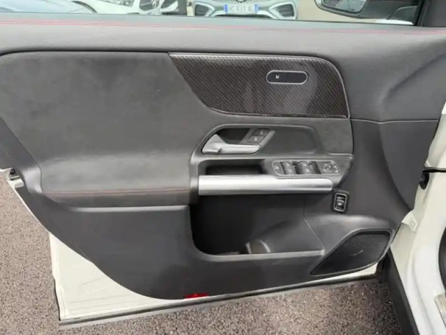 Mercedes Gla 200 d amg line — photo 35