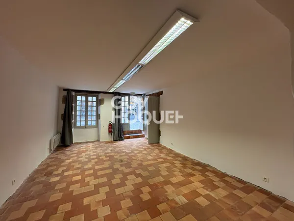 Local commercial 1 pièce 53 m²