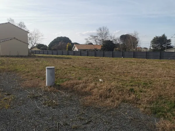 Terrain 408 m²