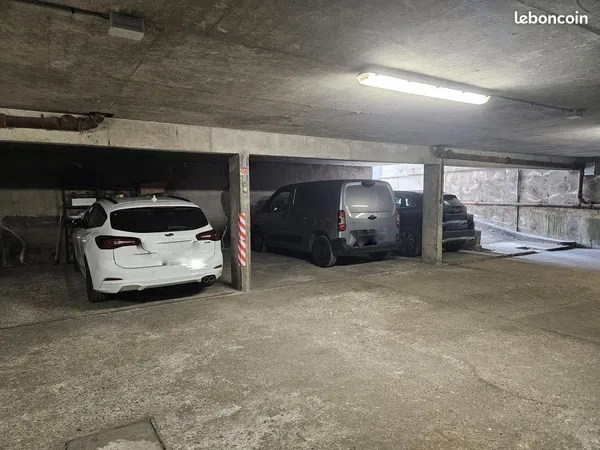 Place de parking souterraine électrifiée à Montreuil