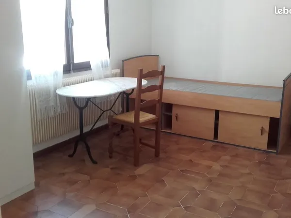 Loue studio meublé