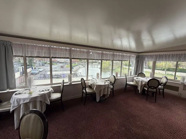 Hôtel 500 m²