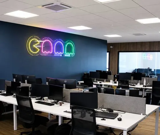 Bureaux équipés 6 à 18 postes - proche La Rochelle