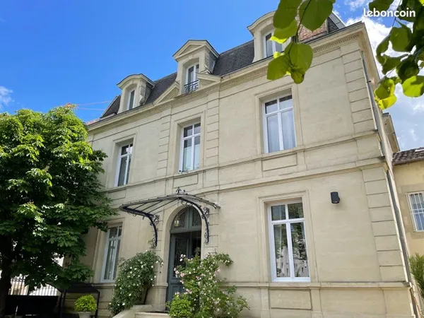 Maison 12 pièces 332 m²
