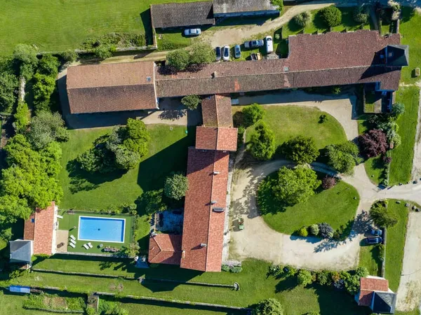 Château 60 pièces 2000 m²