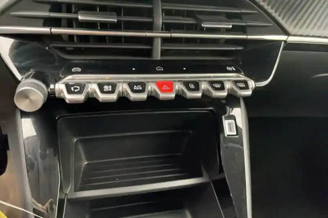 Peugeot 208 100 s&amp;s bvm6 — photo 16