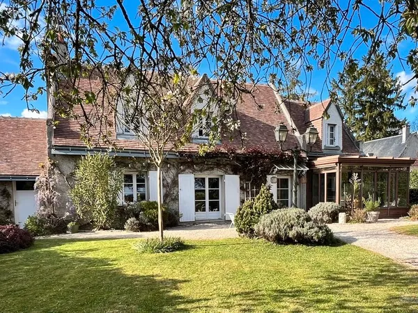 Propriété de charme Longère avec sa dépendance aménagée - Fondettes 37230