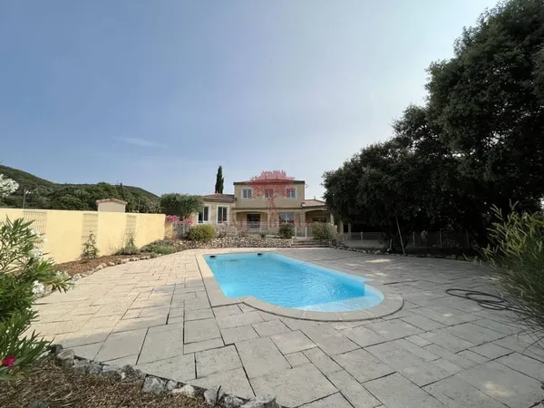 Villa 6 pièces 180 m²
