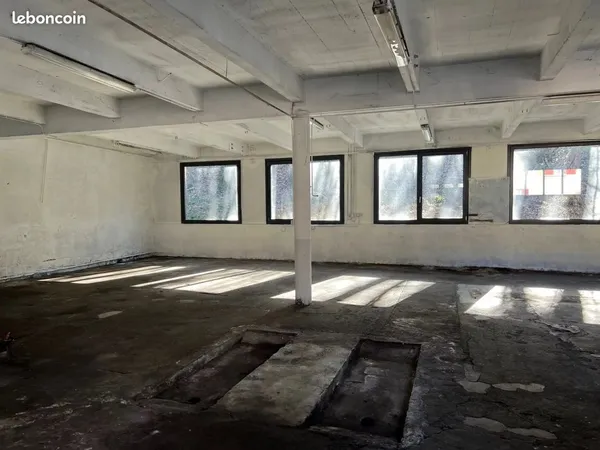 Local 256 m² Le Fayet