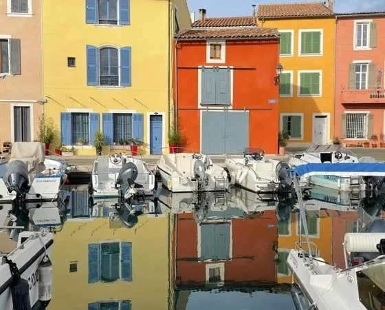 Martigues - l'île - duplex de charme d'env. 85 m² - 2 chambres - rénovation & agencements sur mesure