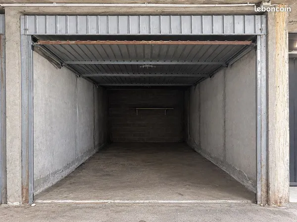 Garage box fermé à Rillieux à louer