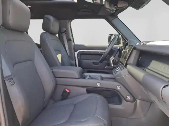 Land Rover Defender 110 2.0 p300e phev x-dynamic hse — photo 5