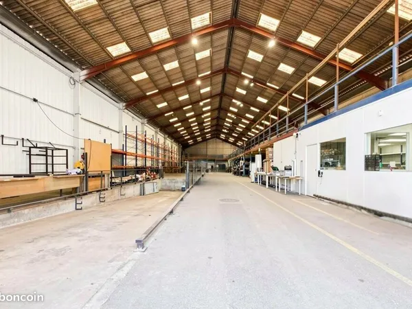 ENTREPOT - LOGISTIQUE 1790 m² MANDELIEU LA NAPOULE