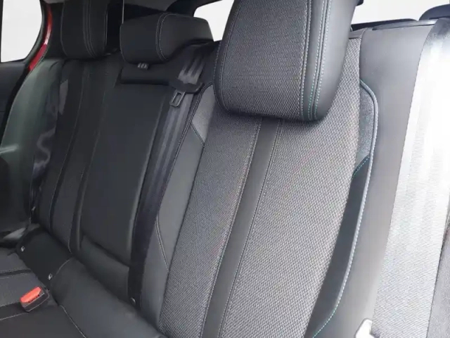 Peugeot 308 phev 180 e-eat8 — photo 12