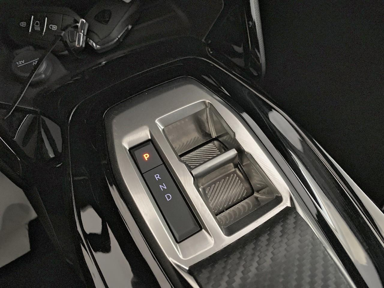 Peugeot 2008 hybrid 145 ch e-dcs6 allure — photo 15