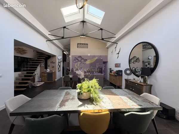 Loft/atelier/surface 7 pièces 207 m²