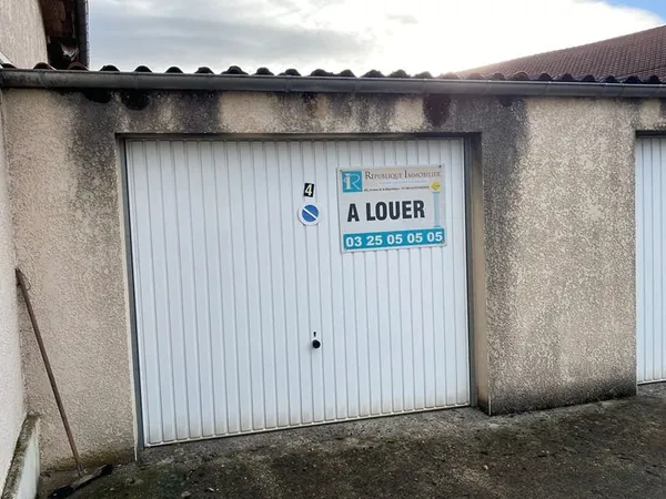 À LOUER BOX FERMÉ DE 19,26 m²