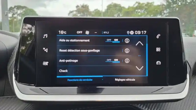 Peugeot 2008 puretech 100 s&amp;s bvm6 — photo 25