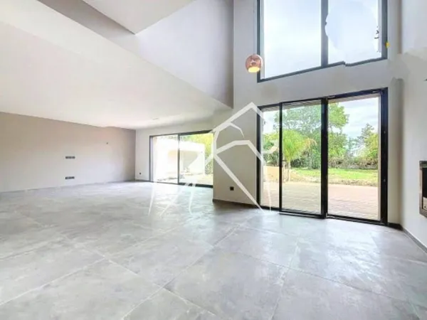 Maison 7 pièces 217 m²
