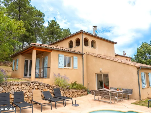 Joyeuse - Maison 126,5 m² avec piscine et jardin - au calme