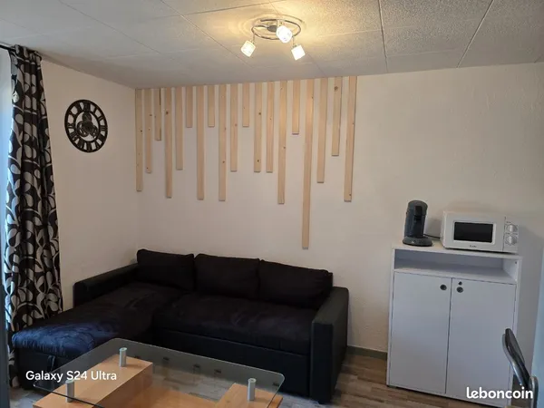 Loue studio meublé avec cour