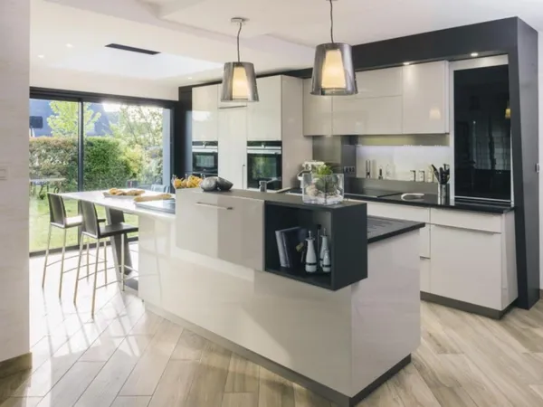 5 PIÈCES de 113m² + TERRASSE + PKG(s)