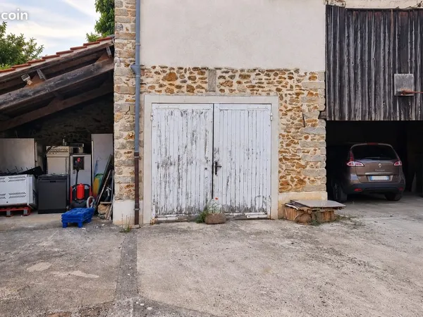 Petit entrepôt avec dégagement couvert (zone sécurisé)
