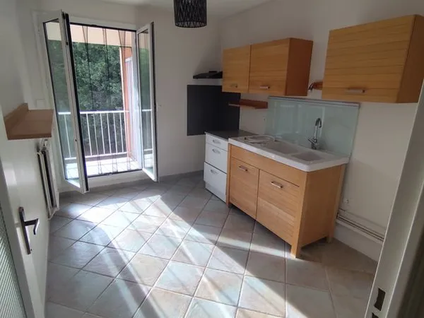 Appart T2 52m² + cave + ascenseur