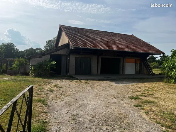 Grand hangar 350 m² avec terrain de 3 500 m² - À louer - Pouilly-sur-Saône