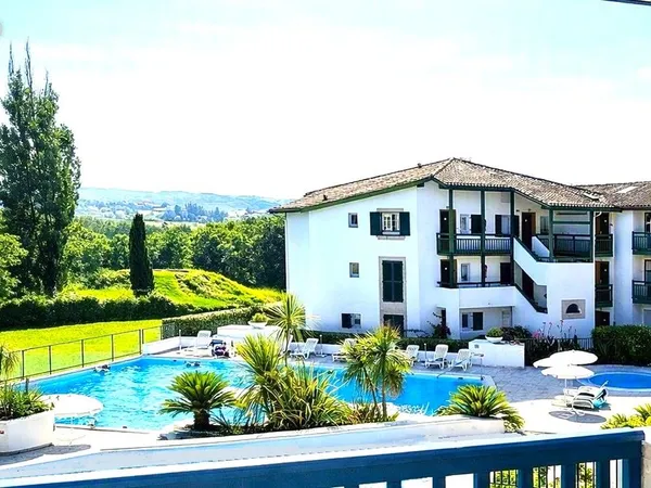✅​2 pièces Meublé aux "Terrasses d'Arcangues" avec vue sur la Piscine, le Golf ...