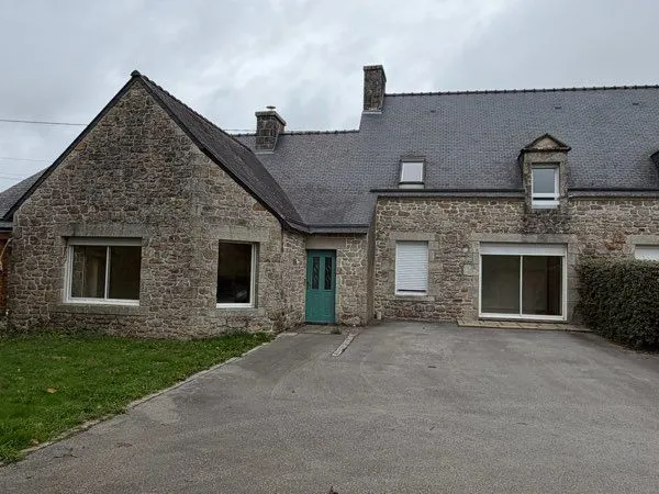 Maison à louer située à la campagne, à seulement 2 km du centre de Baud