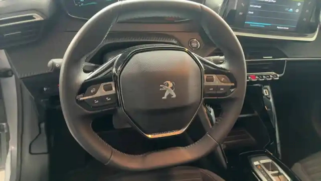 Peugeot 208 electrique 50 kwh 136ch — photo 13