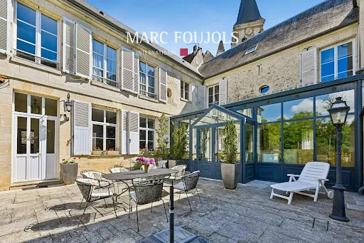 Maison 9 pièces 345 m²