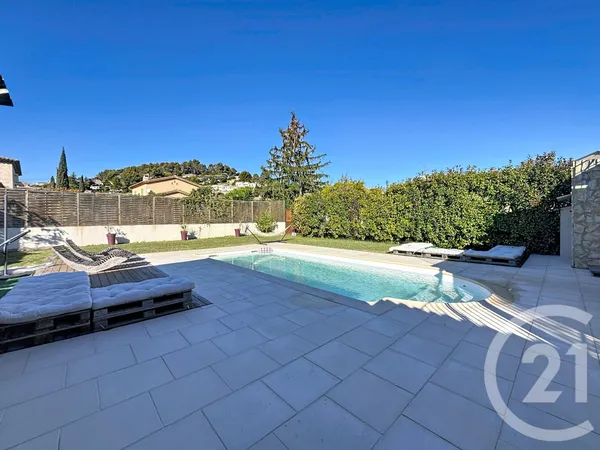 Maison 6 pièces 215 m²